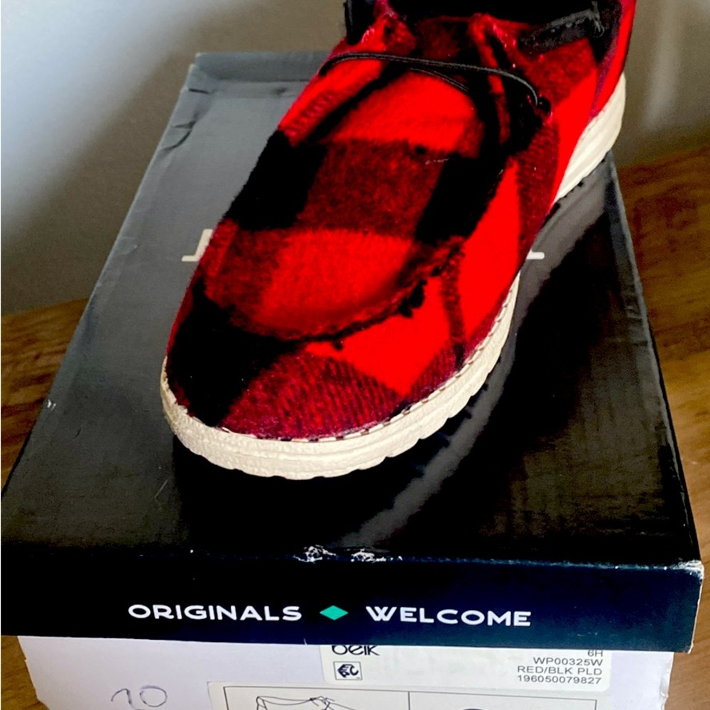 Brand new woman’s size 6.5 belk shoes